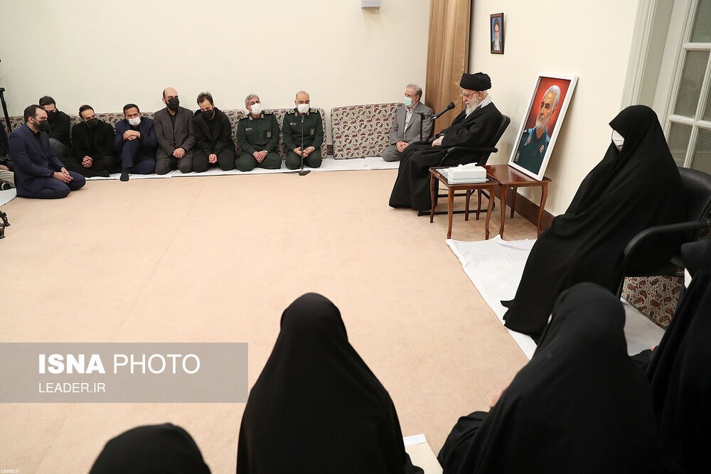 تصاویر: دیدار خانواده و اعضای ستاد بزرگداشت سردار سلیمانی با مقام معظم رهبری