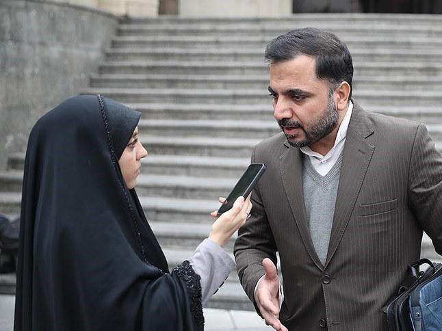 وزیر ارتباطات: سازمان سنجش می‌گوید ابزار و ادواتی پیدا شده که با اتصال به اینترنت می‌توان از آن‌ها در جلسات کنکور استفاده و تقلب کرد / این سازمان درخواست داده که اینترنت در زمان برگزاری کنکور قطع شود / این درخواست در حال بررسی است / هنوز چیزی مصوب نشده؛ شورای امنیت کشور باید تصمیم بگیرد