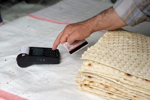 مشاور وزیر اقتصاد: روزانه ۵۰ میلیون قرص نان لواش در نانوایی‌ها گم می‌شود