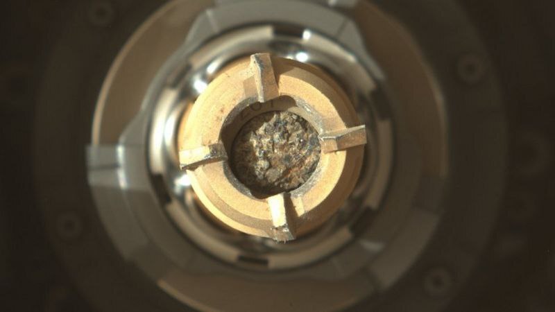 معمای حیات در مریخ؛ یک نمونه‌ سنگ و خاک برای انتقال به زمین آماده شد