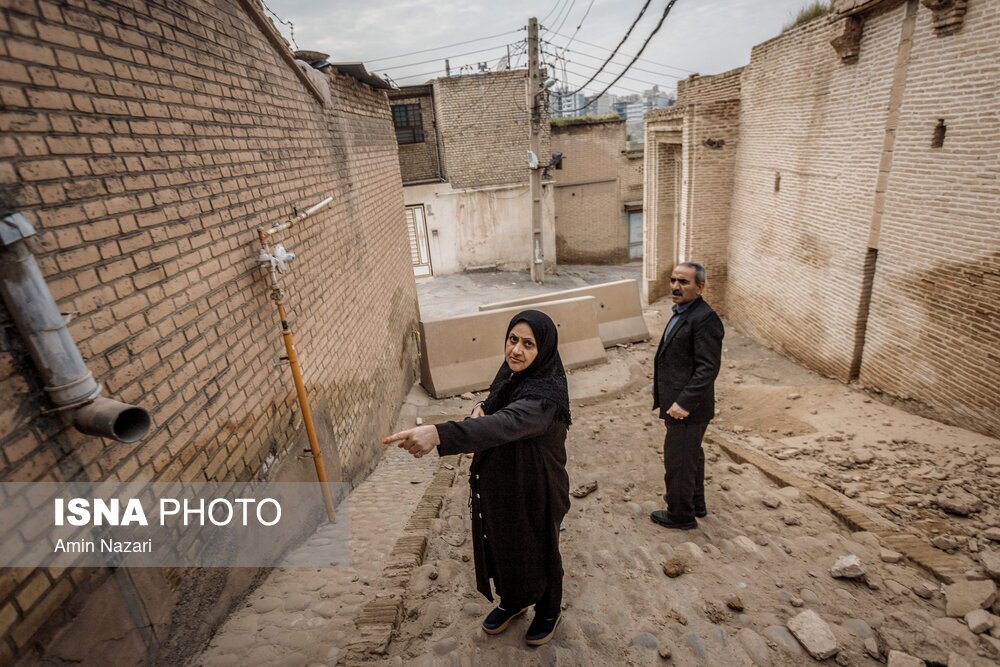 تصاویر: ریزش یک خانه تاریخی و مسدود شدن مسیر