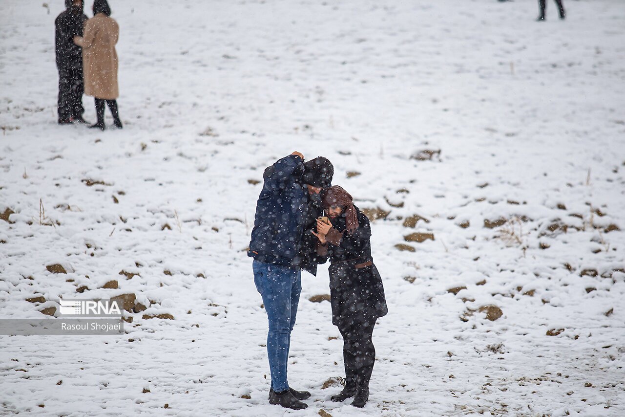 تصاویر: بارش برف در نصف جهان