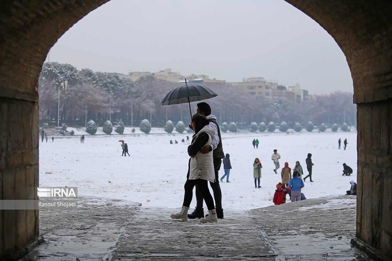 تصاویر: بارش برف در نصف جهان