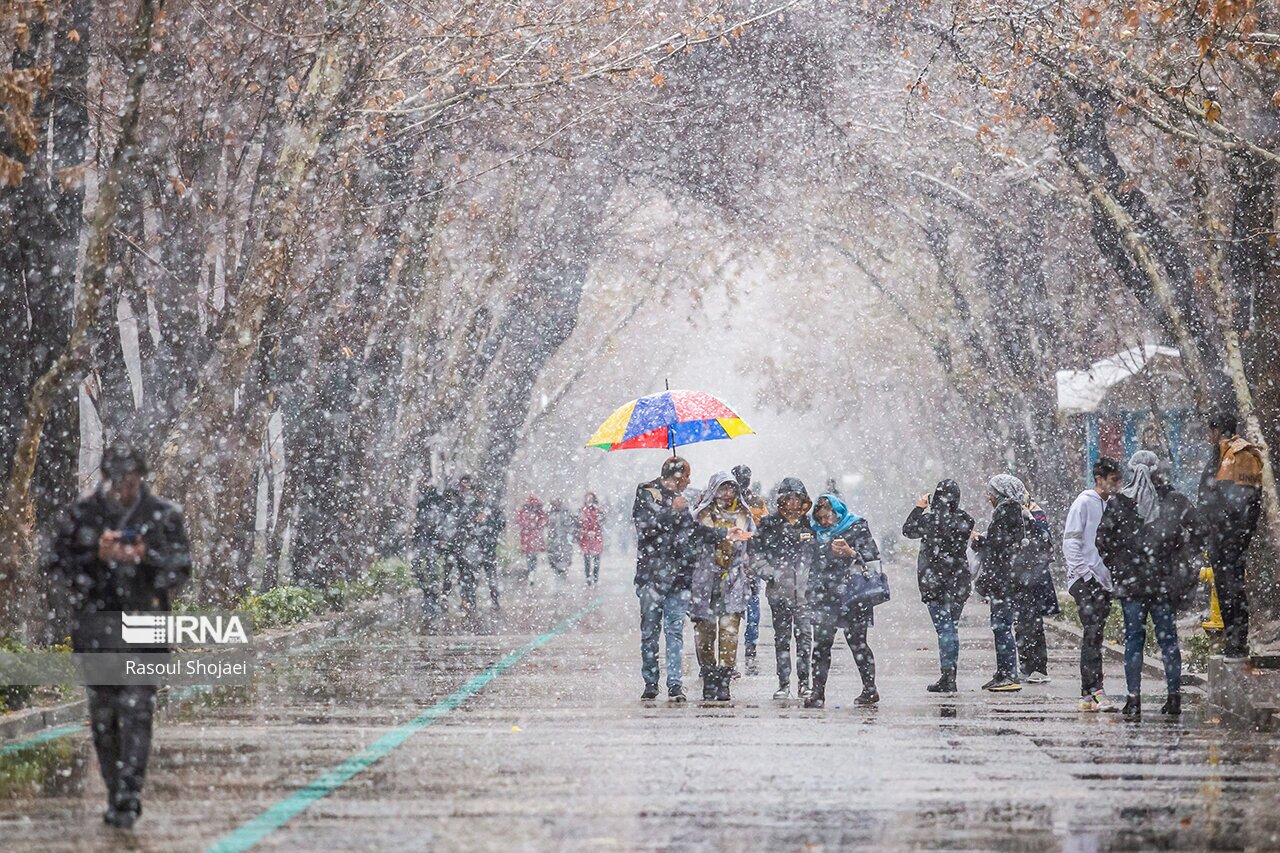 تصاویر: بارش برف در نصف جهان