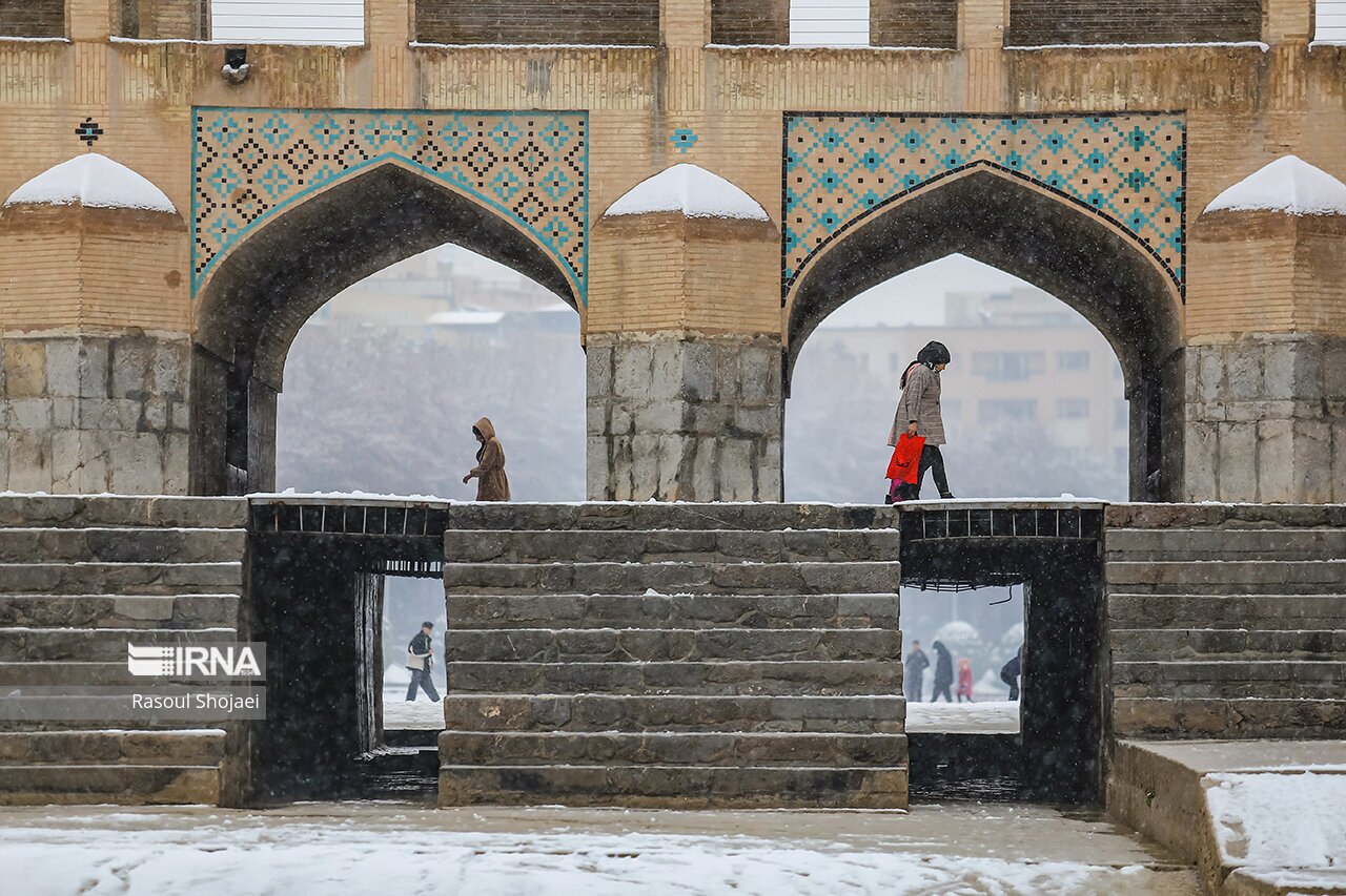 تصاویر: بارش برف در نصف جهان