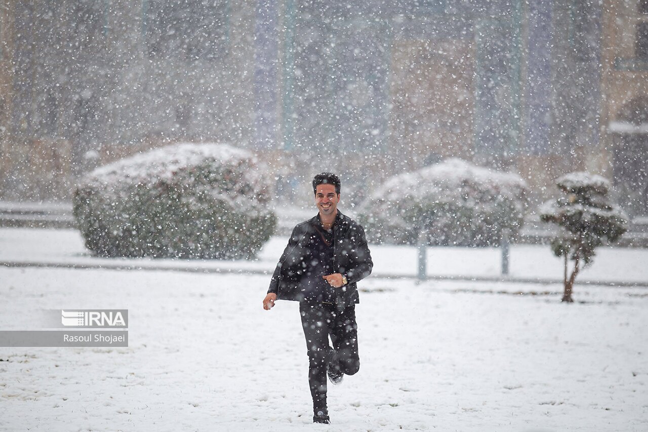 تصاویر: بارش برف در نصف جهان