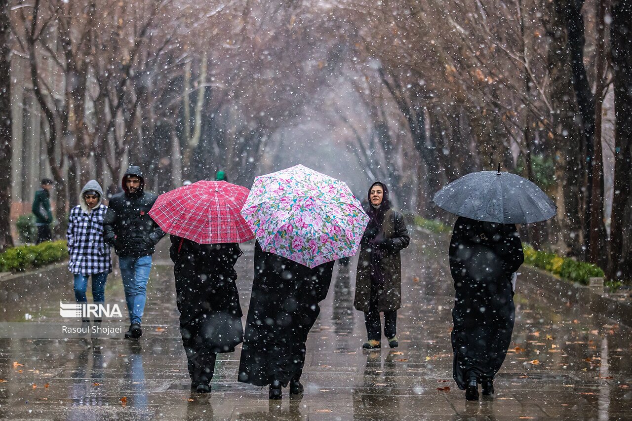 تصاویر: بارش برف در نصف جهان