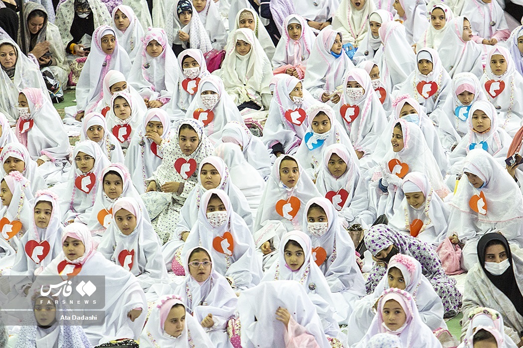تصاویر: «جشن تکلیف» دانش آموزان دختر در تبریز