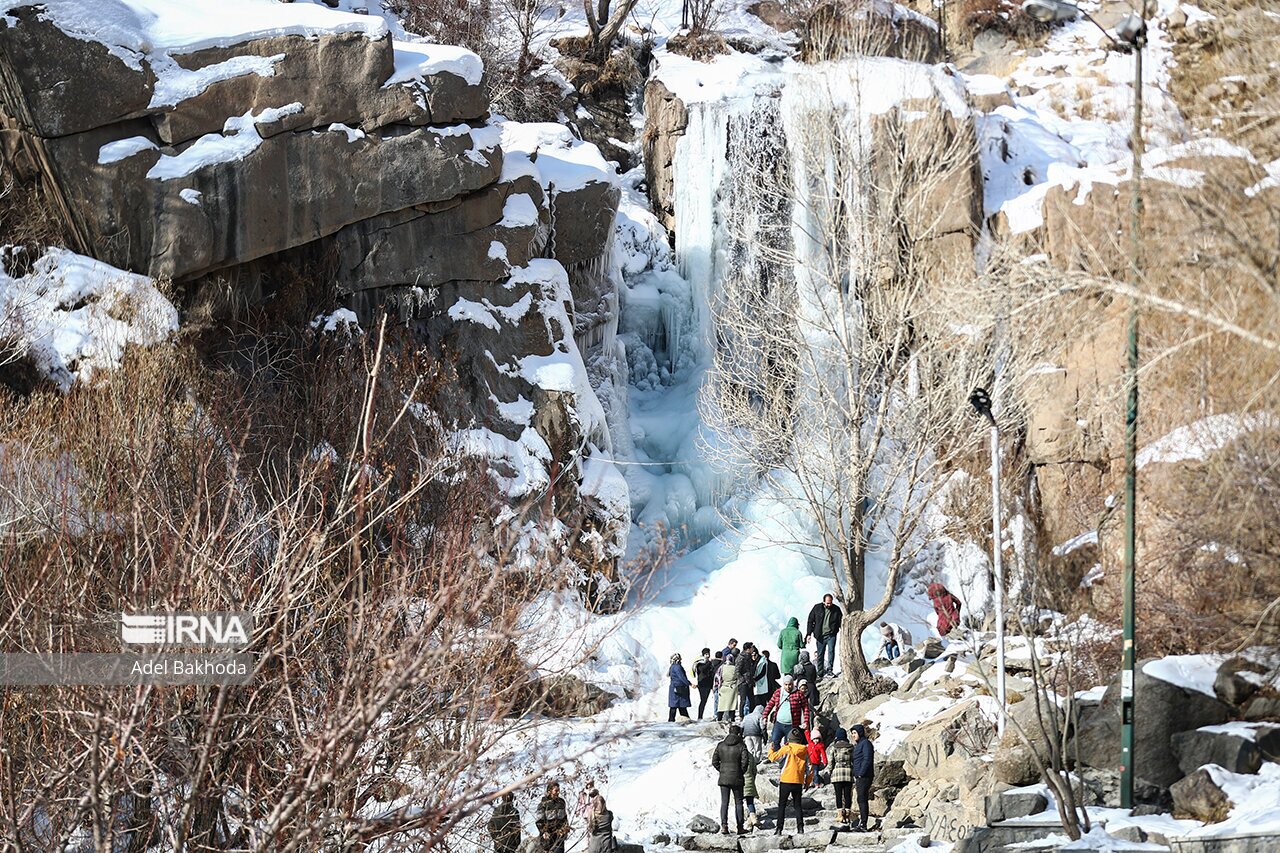 تصاویر: یخ زدن آبشار گنجنامه همدان