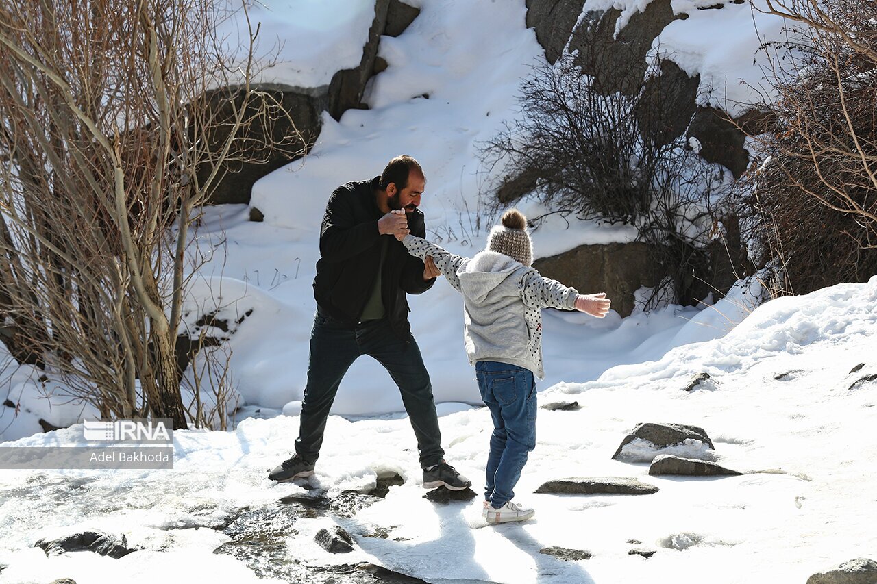 تصاویر: یخ زدن آبشار گنجنامه همدان