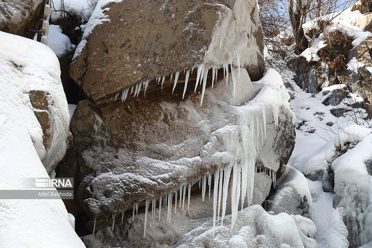 تصاویر: یخ زدن آبشار گنجنامه همدان