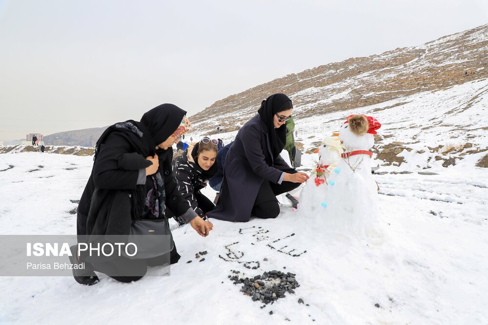تصاویر: تفریح برفی در دره گردو اراک