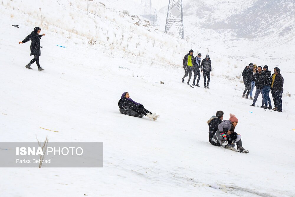 تصاویر: تفریح برفی در دره گردو اراک