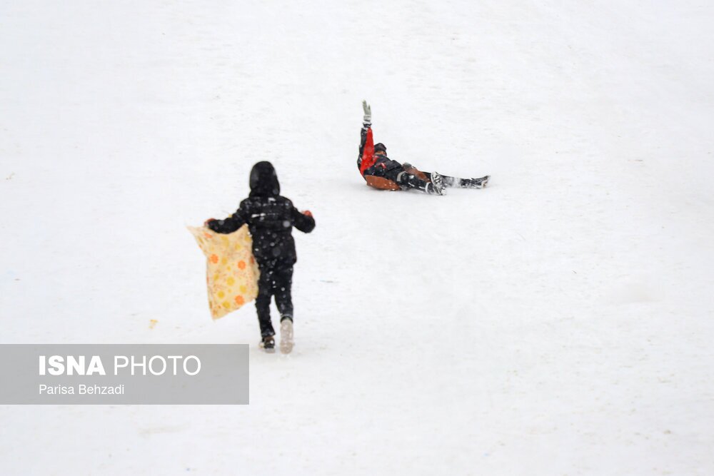 تصاویر: تفریح برفی در دره گردو اراک
