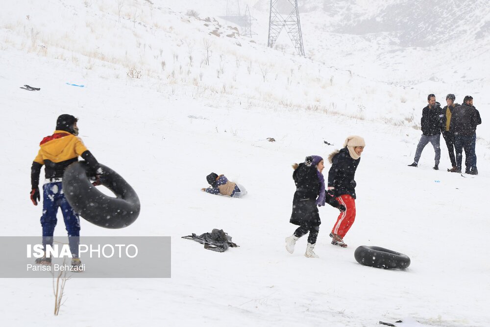 تصاویر: تفریح برفی در دره گردو اراک