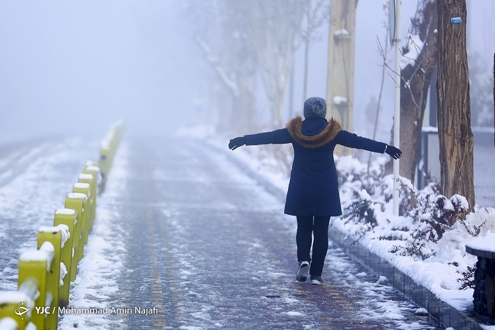 تصاویر: هوای مه آلود یک روز زمستانی در همدان