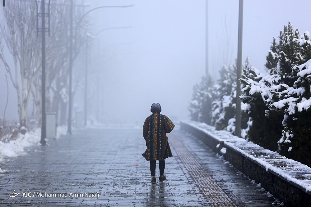 تصاویر: هوای مه آلود یک روز زمستانی در همدان