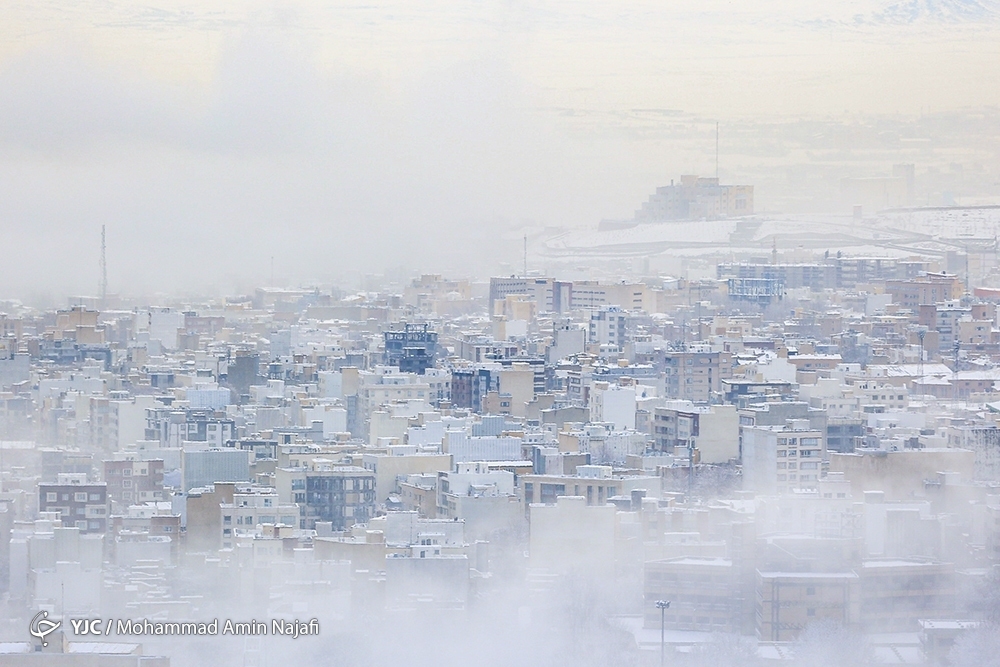 تصاویر: هوای مه آلود یک روز زمستانی در همدان