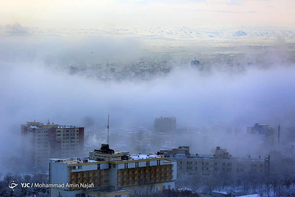 تصاویر: هوای مه آلود یک روز زمستانی در همدان