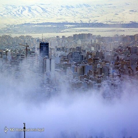 تصاویر: هوای مه آلود یک روز زمستانی در همدان