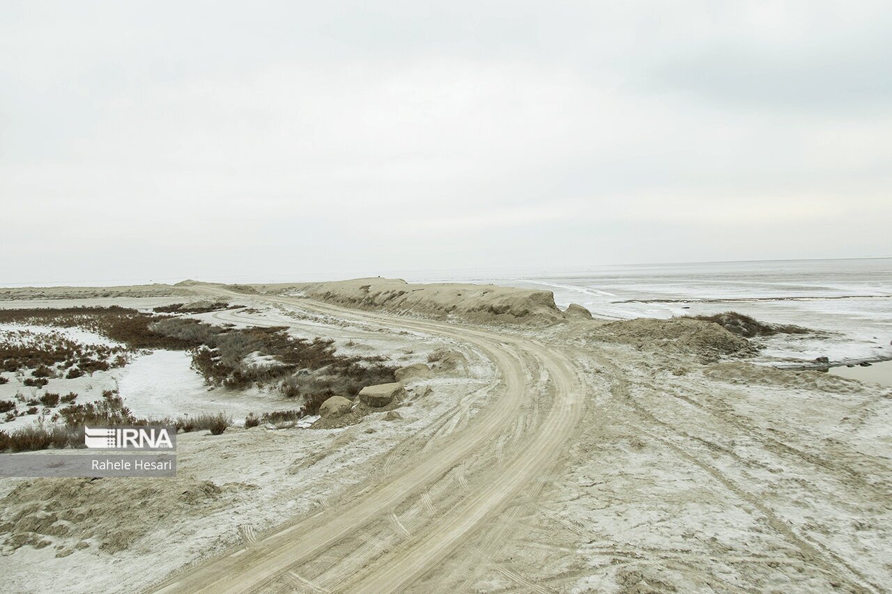 تصاویر: ظهور جزایر نمکی در گمیشان