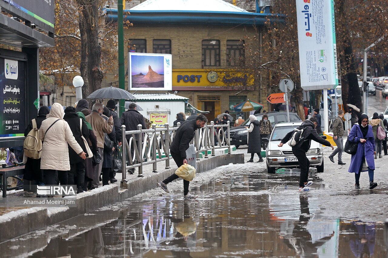 تصاویر: باران و مشکلات تکراری تهران