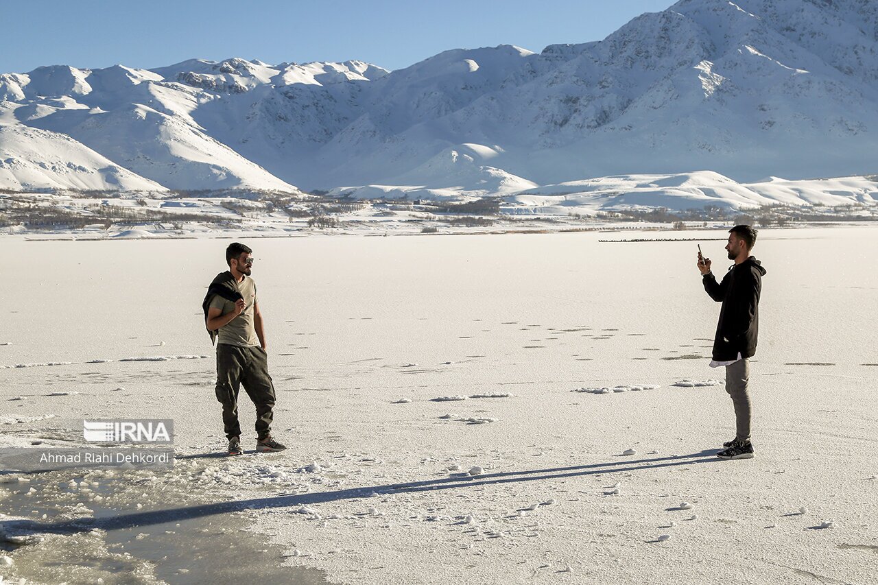 تصاویر: منجمد شدن تالاب چغاخور