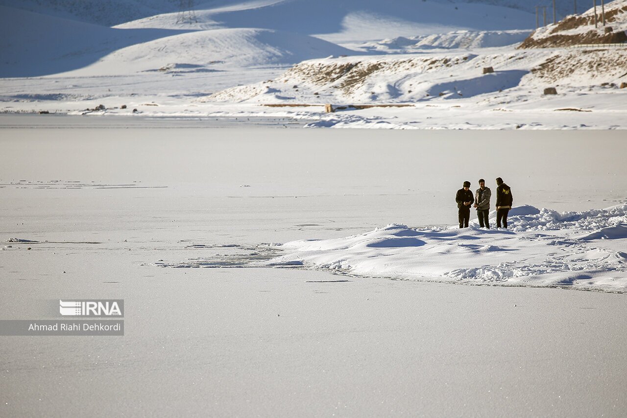 تصاویر: منجمد شدن تالاب چغاخور