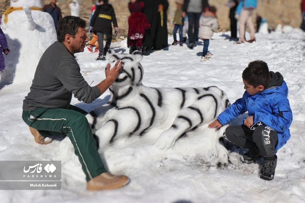 تصاویر: جشنواره آدم برفی در همدان