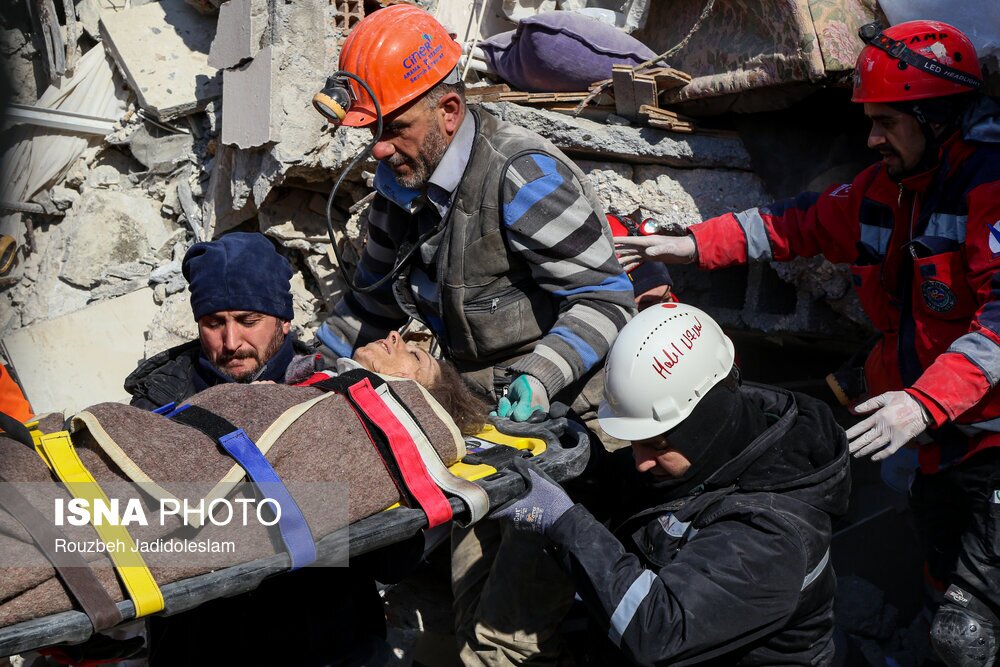 تصاویر: ادامه امداد رسانی‌ها درمناطق زلزله زده ترکیه