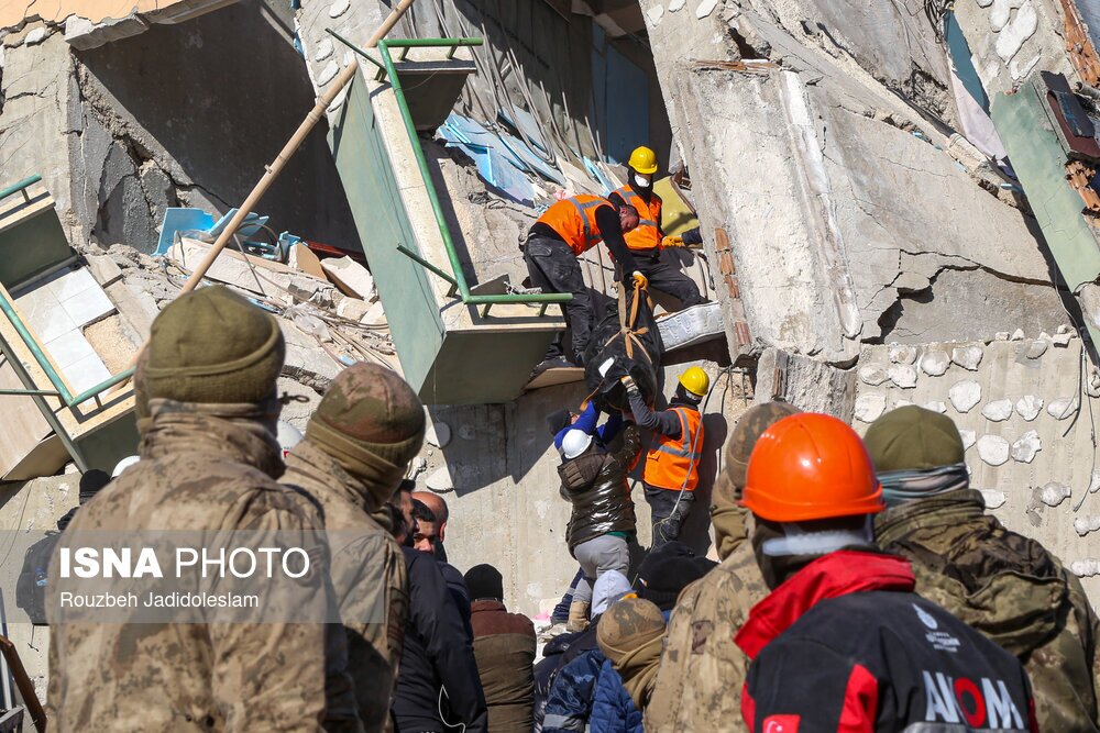 تصاویر: ادامه امداد رسانی‌ها درمناطق زلزله زده ترکیه