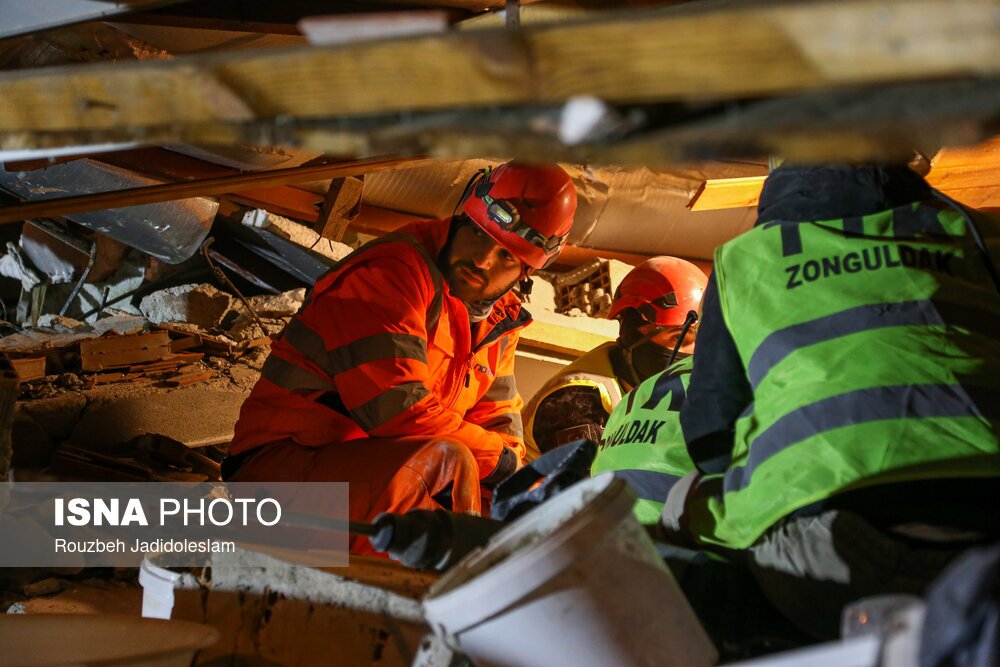 تصاویر: ادامه امداد رسانی‌ها درمناطق زلزله زده ترکیه