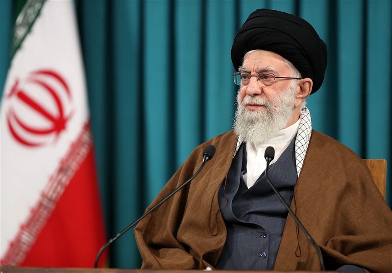 فعالیت سیاسی فقط این نیست که آدم بنشیند یک نقطه ضعفی در دولت یا در دستگاه‌های دیگر پیدا کند؛ بنا کند این را در فضای مجازی با مسخره و با توهین و … بزرگ کند / پیام ملت در ۲۲ بهمن، حمایت کامل از انقلاب و نظام جمهوری اسلامی بود/ بعضی گفتند که جمهوری اسلامی به بن‌بست رسیده، خب اگر به بن‌بست رسیدیم، دشمن چرا این‌قدر خرج می‌کند که ما را به زمین بزند؟