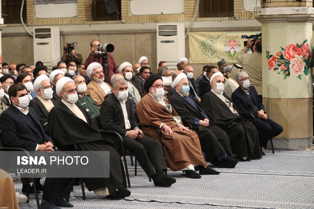 تصاویر: دیدار جمعی از مسوولان نظام و سفیران کشورهای اسلامی با مقام معظم رهبری