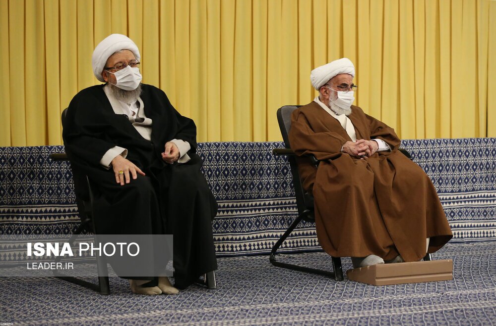 تصاویر: دیدار جمعی از مسوولان نظام و سفیران کشورهای اسلامی با مقام معظم رهبری