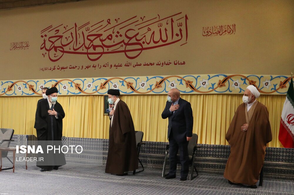تصاویر: دیدار جمعی از مسوولان نظام و سفیران کشورهای اسلامی با مقام معظم رهبری