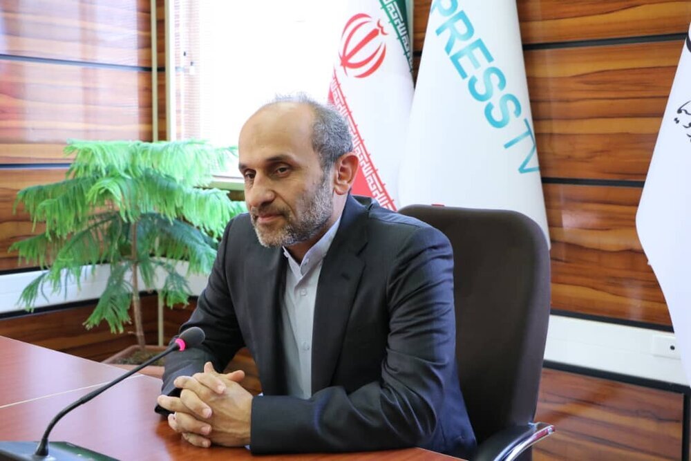 نامه رئیس صداوسیما به رئیسی: برخی بازیگران سریال «سقوط» در حوادث اخیر به ارکان نظام توهین کرده اند / برخی چهره‌ها حضور در جشنواره فجر و رسانه ملی را تحریم کرده اند و با بازی در آثار فیلیمو به ارکان نظام دهن‌کجی می‌کنند