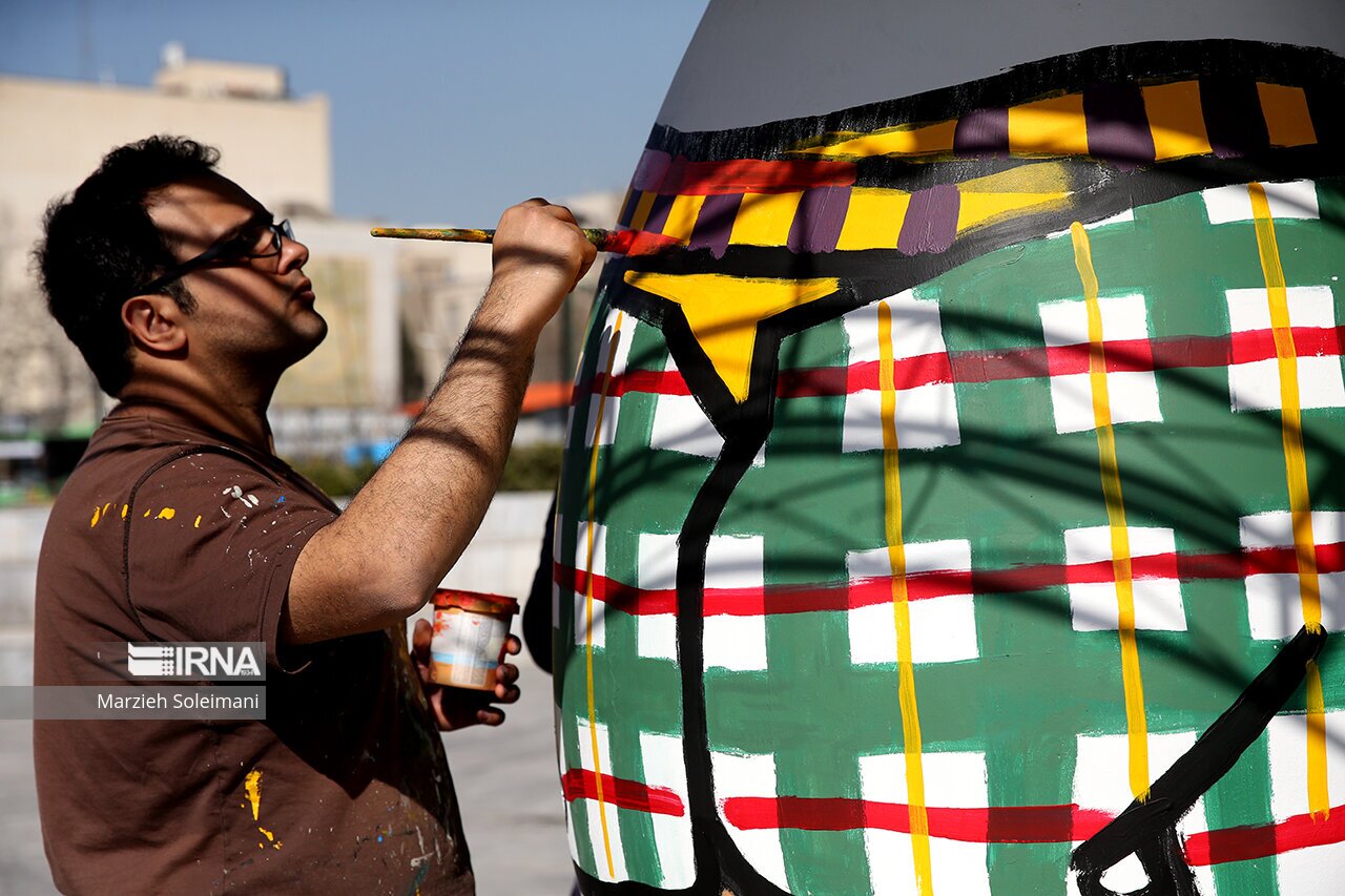 تصاویر: آماده سازی تخم‌مرغ های رنگی نوروز