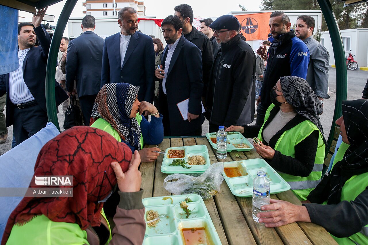 تصاویر: بازدید وزیر خارجه از مناطق زلزله زده ترکیه