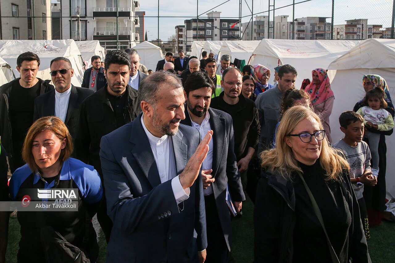 تصاویر: بازدید وزیر خارجه از مناطق زلزله زده ترکیه
