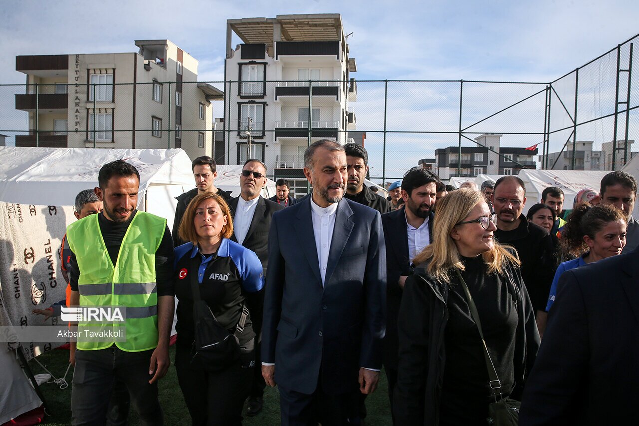 تصاویر: بازدید وزیر خارجه از مناطق زلزله زده ترکیه
