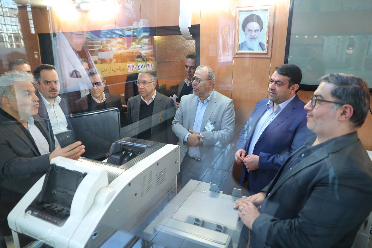 بازدید سرپرست بانک ملی ایران از خدمات بانکی و ارزی فرودگاه امام(ره)