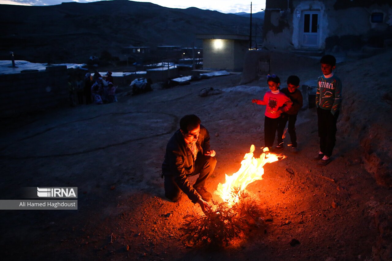 تصاویر: آیٔین سنتی چهارشنبه‌ سوری در روستای نواسر هوراند