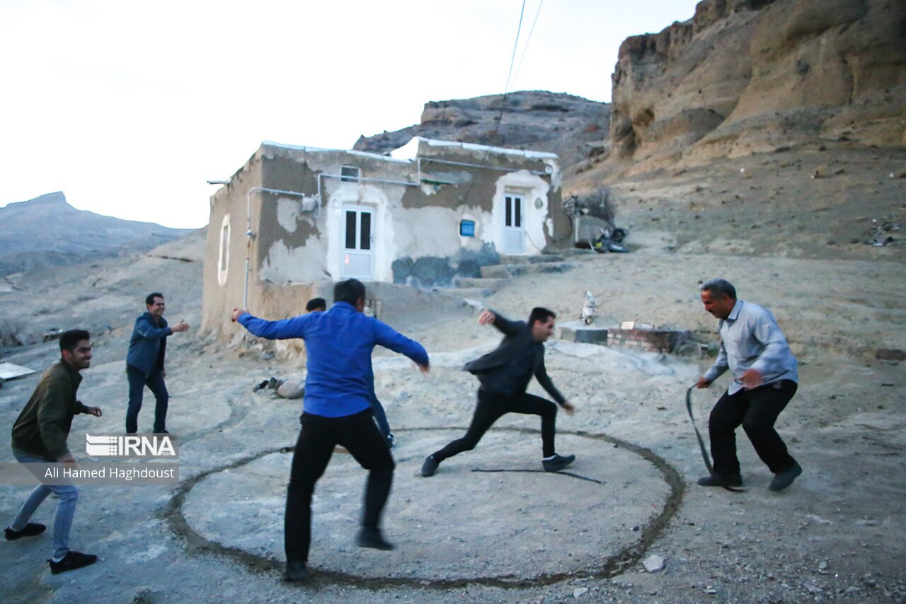 تصاویر: آیٔین سنتی چهارشنبه‌ سوری در روستای نواسر هوراند