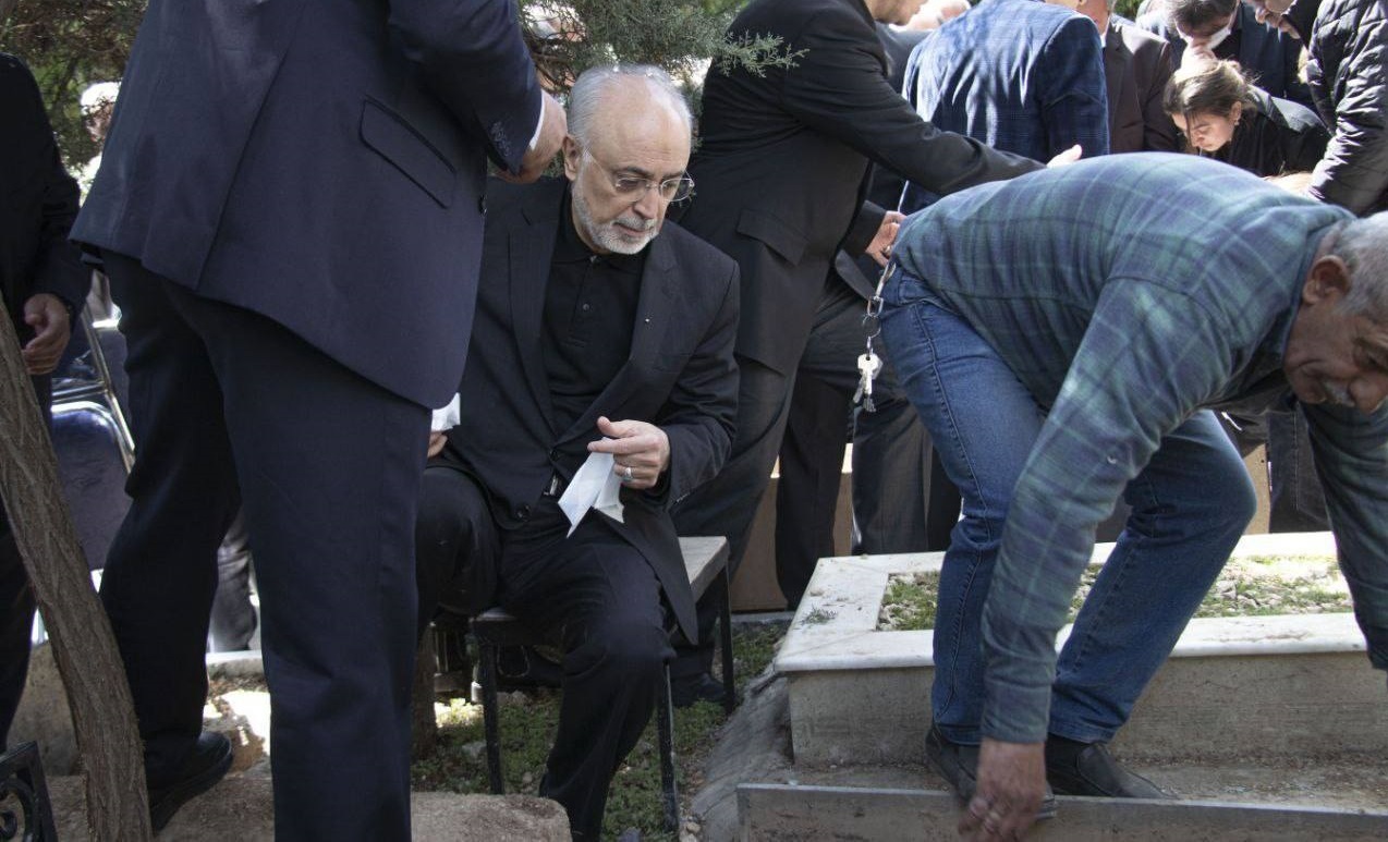 تصاویر: مراسم تدفین برادر دکتر علی‌اکبر صالحی