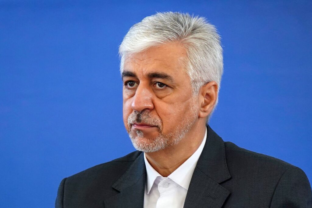 سقوط بالگرد حامل وزیر ورزش در بافت از ارتفاع ۱۰ تا ۱۵ متری / وزیر دچار خونریزی مغزی شد / مدیرکل وزارتی سجادی درگذشت / بالگرد ۱۲ سرنشین داشت؛ حال بیشتر آنها مساعد است