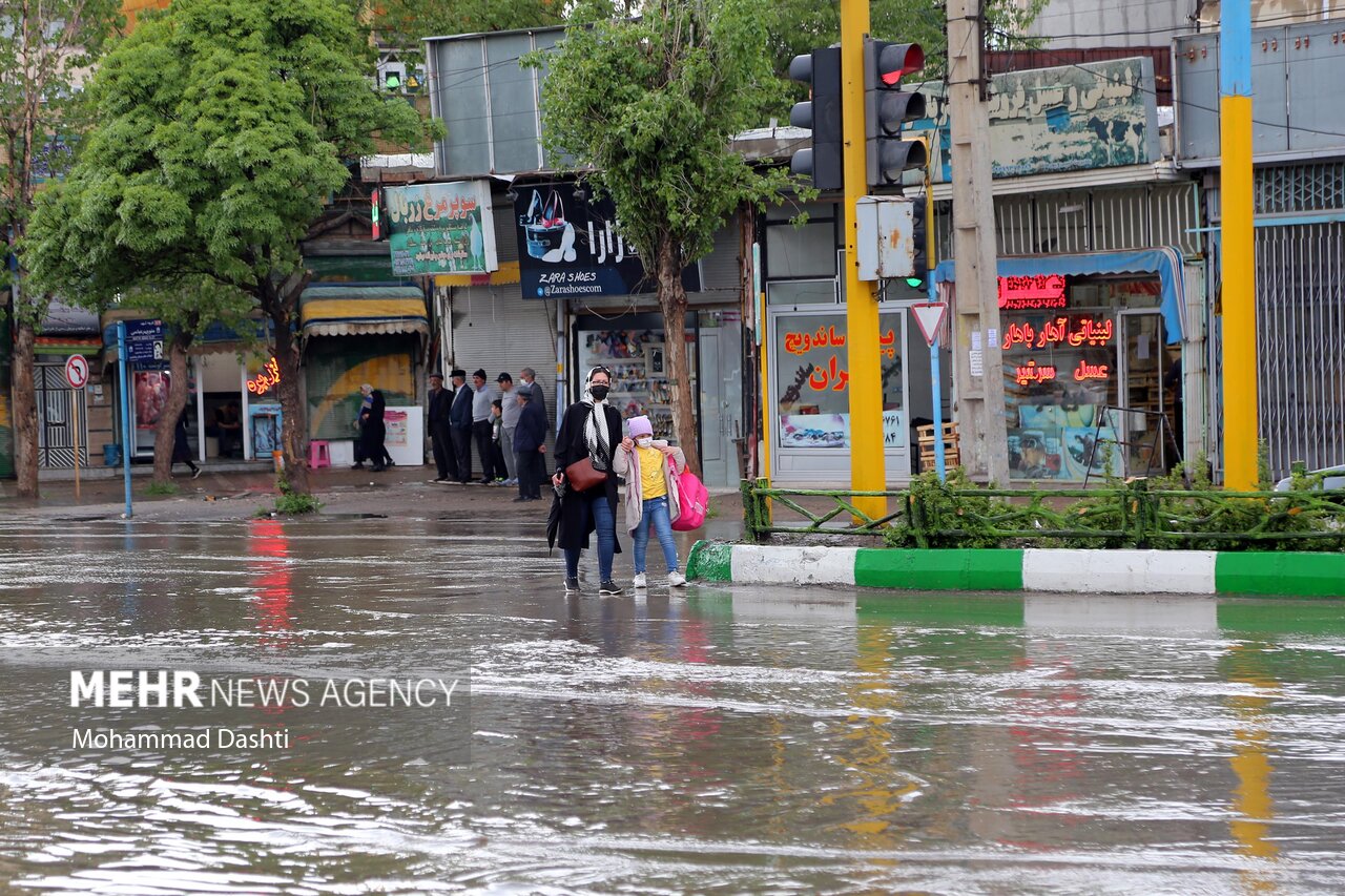 تصاویر: آب گرفتگی معابر در اردبیل