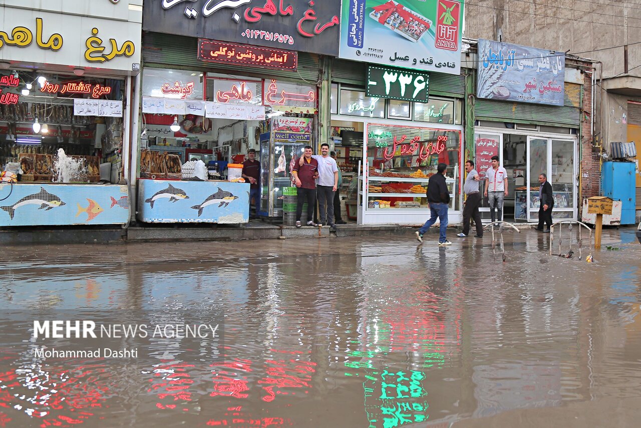 تصاویر: آب گرفتگی معابر در اردبیل