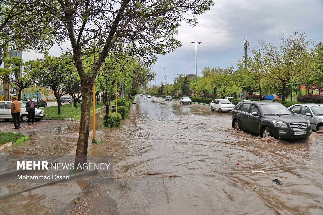 تصاویر: آب گرفتگی معابر در اردبیل