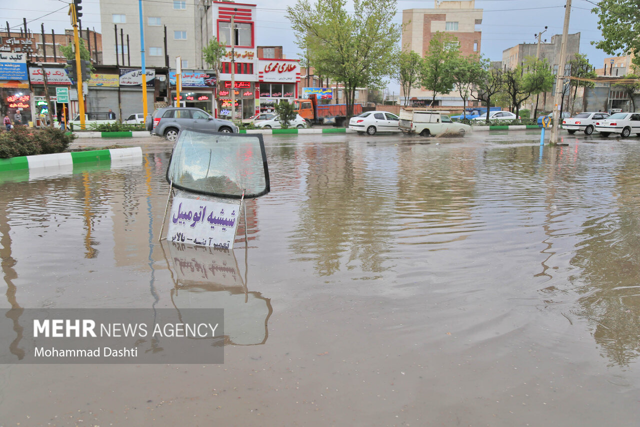 تصاویر: آب گرفتگی معابر در اردبیل